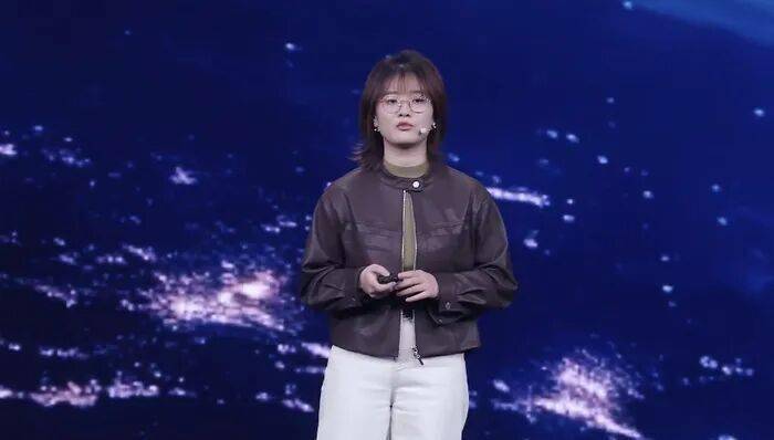 95后“AI天才”罗福莉首秀:中国模型距顶尖差距从三年缩至数月