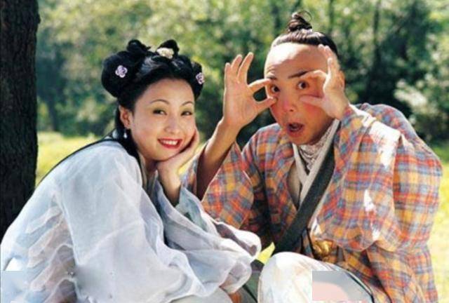 53岁陶虹与家人聚餐,17岁女儿徐小宝变漂亮了,长得像爸爸徐峥