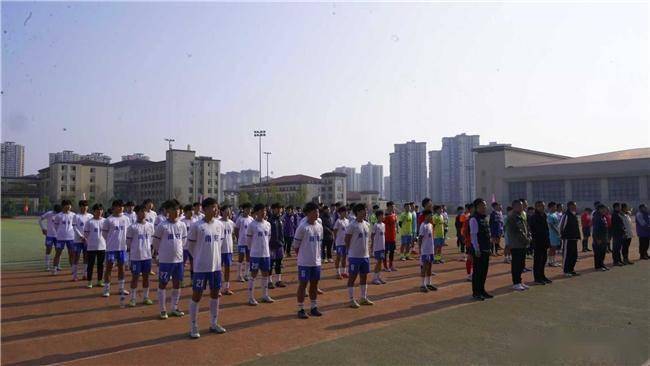 以球会友展风采 体教融合育新CBA盘口与数据深度__今日CBA盘口分析·大小分策略·球队档案人 南充高中第五届“诚勇杯”教职工篮球赛隆重开幕