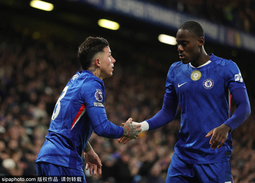 橄榄球巨星索尼·比尔·威廉姆斯力挺切尔西队长里斯·詹姆英超联赛免费高清直播+实时赛程+积分预测（2025赛季全覆盖）斯蓝军士气暴涨迎战阿森纳！