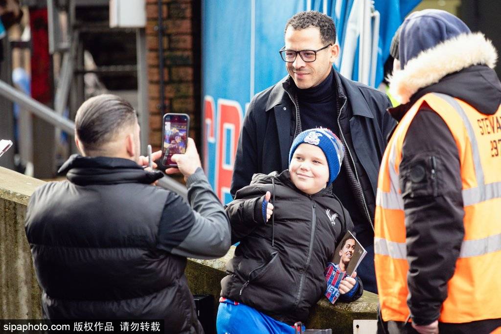 切尔西球员无视吉祥物惹世界杯-