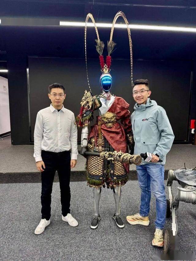 宇树CEO王兴兴：当前机器人技术接近10岁孩子水平，大规模应用或需3至5年，最长不超10年