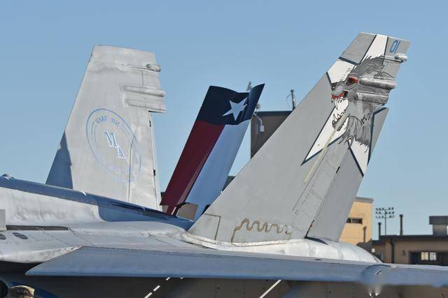 从弃子到全能王：麦道F/A-18“大黄蜂”的逆袭之路