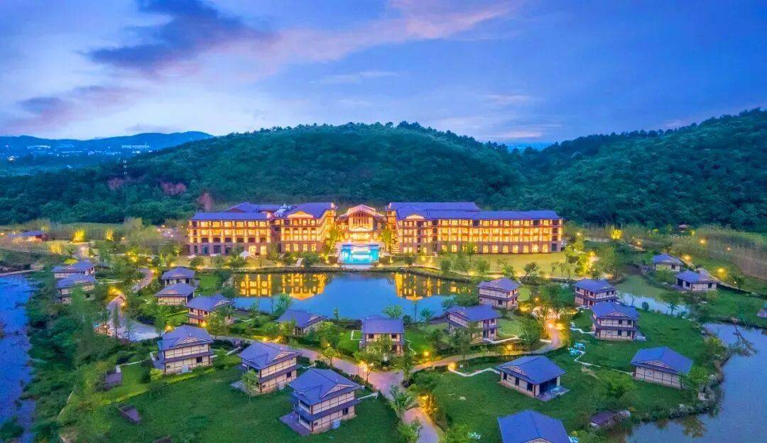 王炸！2间夜¥798含2份正餐+限量免升！依山傍水近溯溪，宠物友好，五一暑期拼手速！