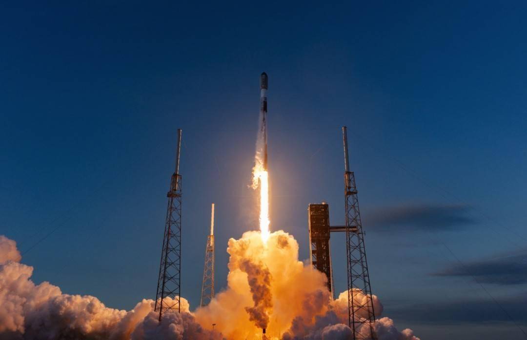 SpaceX"星落"返回舱完成首飞：近地轨道可携带1吨货物