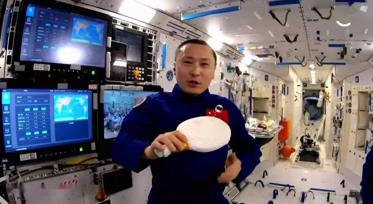 5颗中继星支持，中国“天宫课堂”开课：“水球乒乓”再现空间站