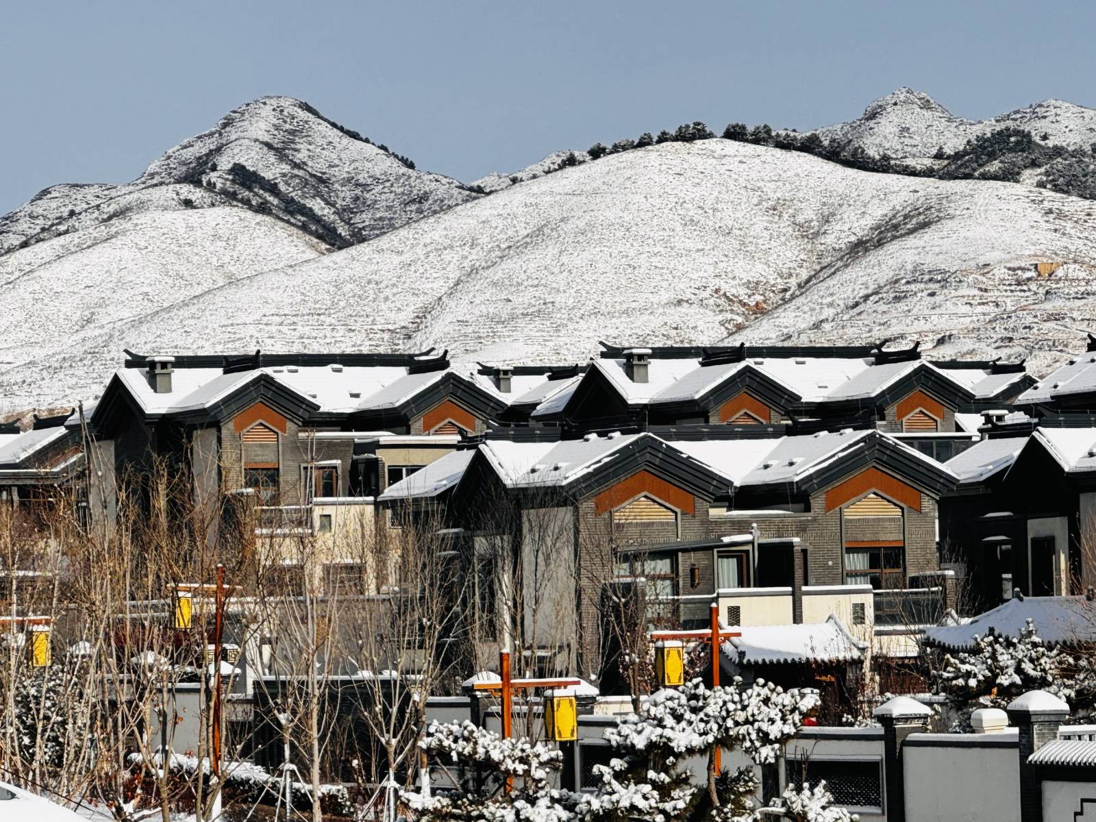 华中小镇·白石山居,雪后初霁1/9