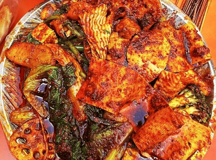 天水特色小吃麻辣烫香辣鲜美回味无穷