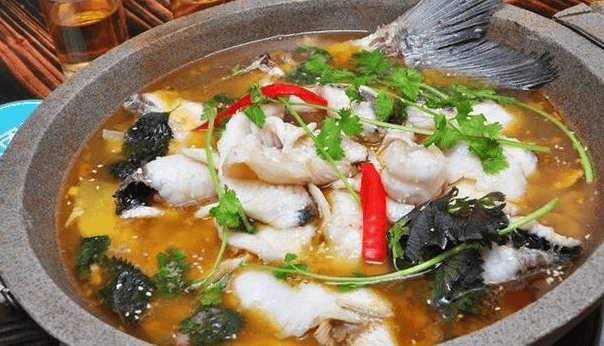 红烧石锅鱼块传统美食的经典再现