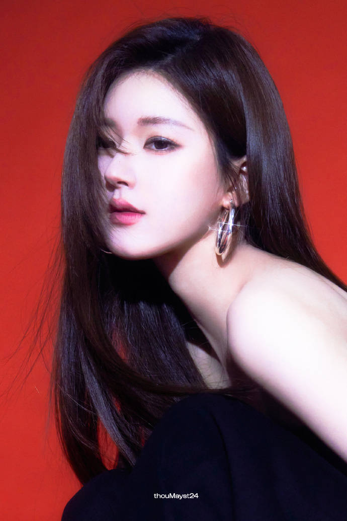 赵露思蓝色妖姬妆容嘴唇性感眼神魅惑超会钓