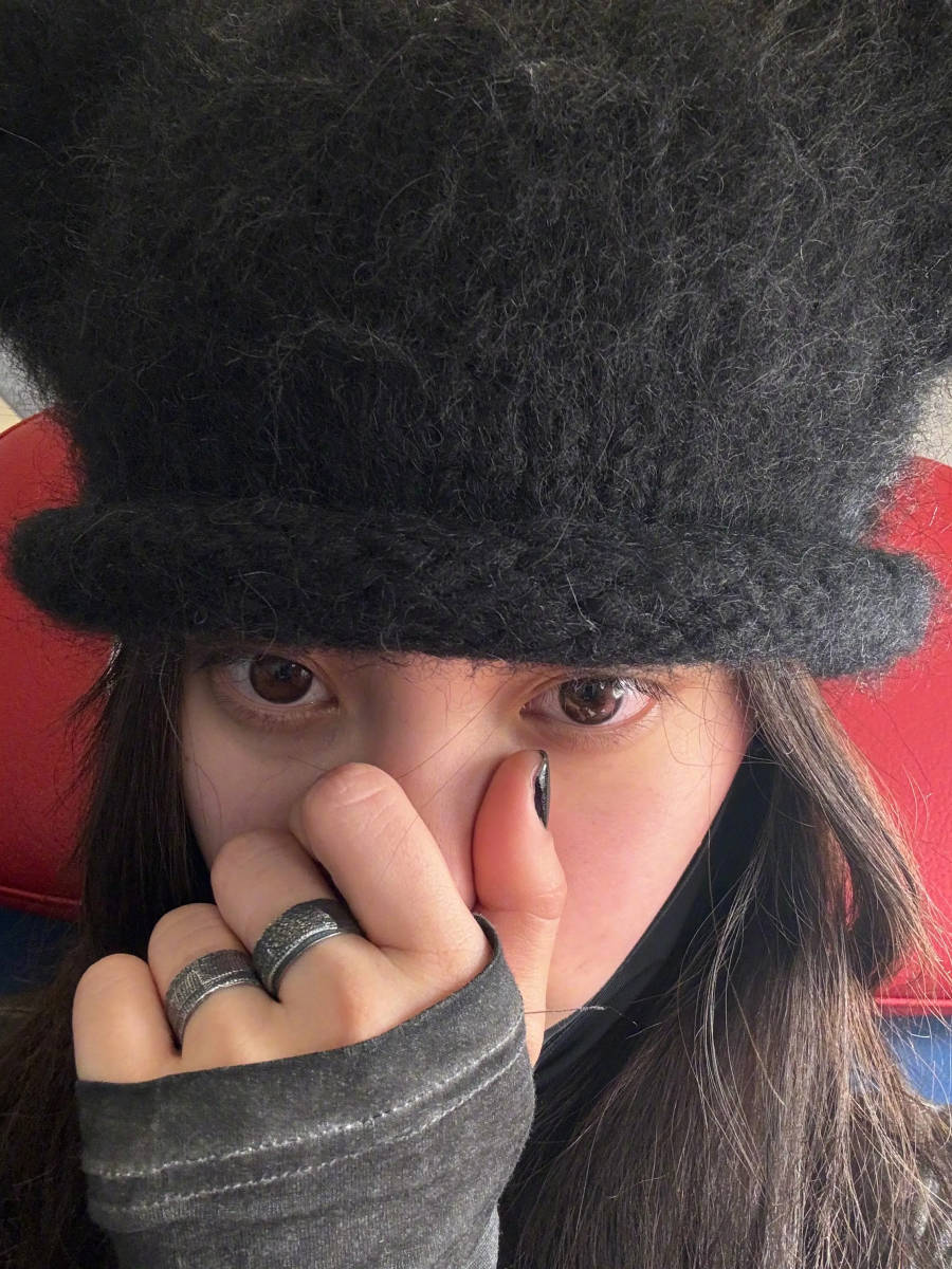 欧阳娜娜晒三月日常照片合集风格多变时尚感超强