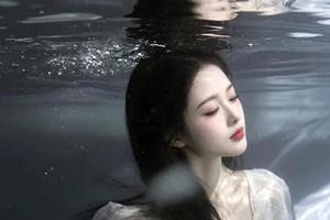 女子住亚朵酒店被两名陌生人深夜刷卡闯入 称被