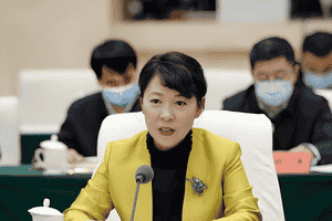 记者调查红木市场销售乱象：“权威证书”按斤卖 一张0.8元！