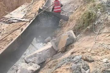 兴县枣林坡村至疙瘩上乡沿线护坡工程：偷工减料的黑色链条