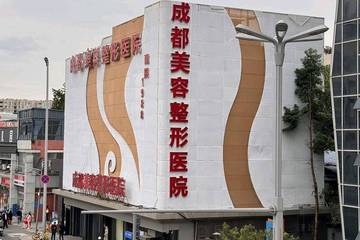 曾暴打隆胸维权者的成都美容整形医院：今又再陷差评漩涡？