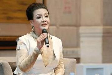 张兰麻六记后厨直播引争议 未持健康证且切菜前