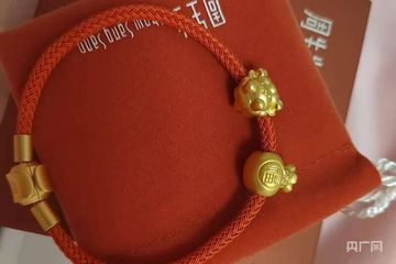 买周生生足金挂坠佩戴一天被刮花 竟然检出铁、