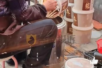 鸭肉充牛肉之后是"徒手拌麻酱&