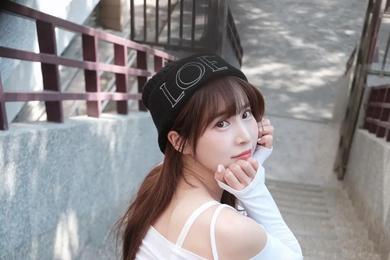 张予曦、应采儿、袁咏仪、陈伟霆背书 概念