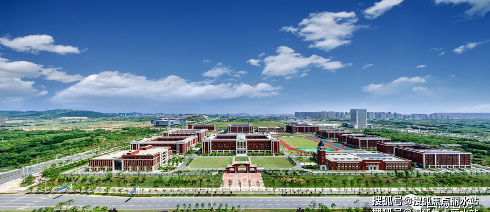 项目一路之隔华师一附中光谷分校,项目紧邻中国地质大学未来城校区