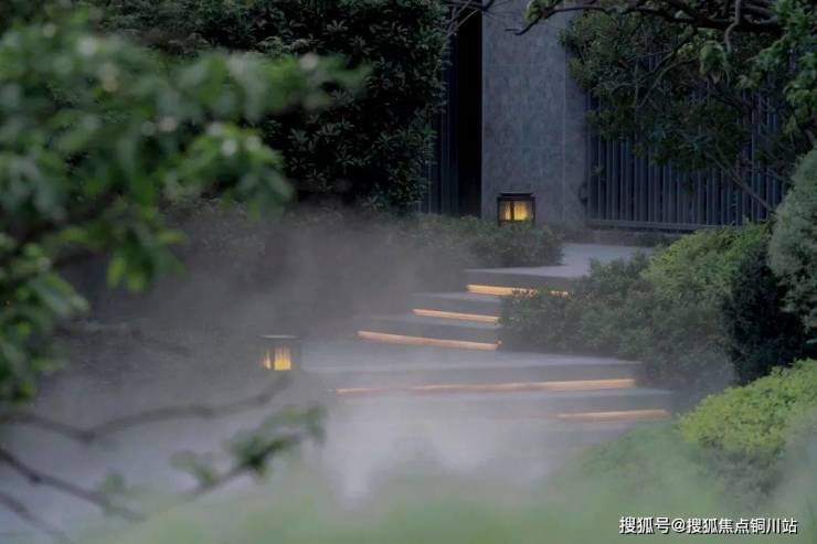 墅區內部的遊園部分,則取自江蘇常熟燕園,遊廊繞水,一池三山,在其江南