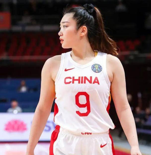 女篮李梦哭了!