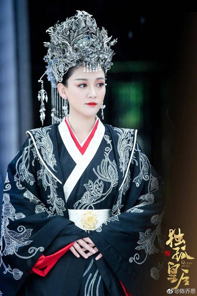 除了这部古装戏,陈乔恩还演过《笑傲江湖》《王的女人》等多部古装剧
