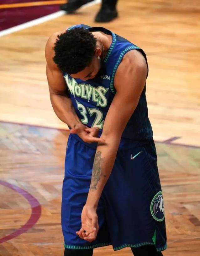 森林狼核心疯狂,职业生涯第9年终于艰难了_唐斯_防守_进攻