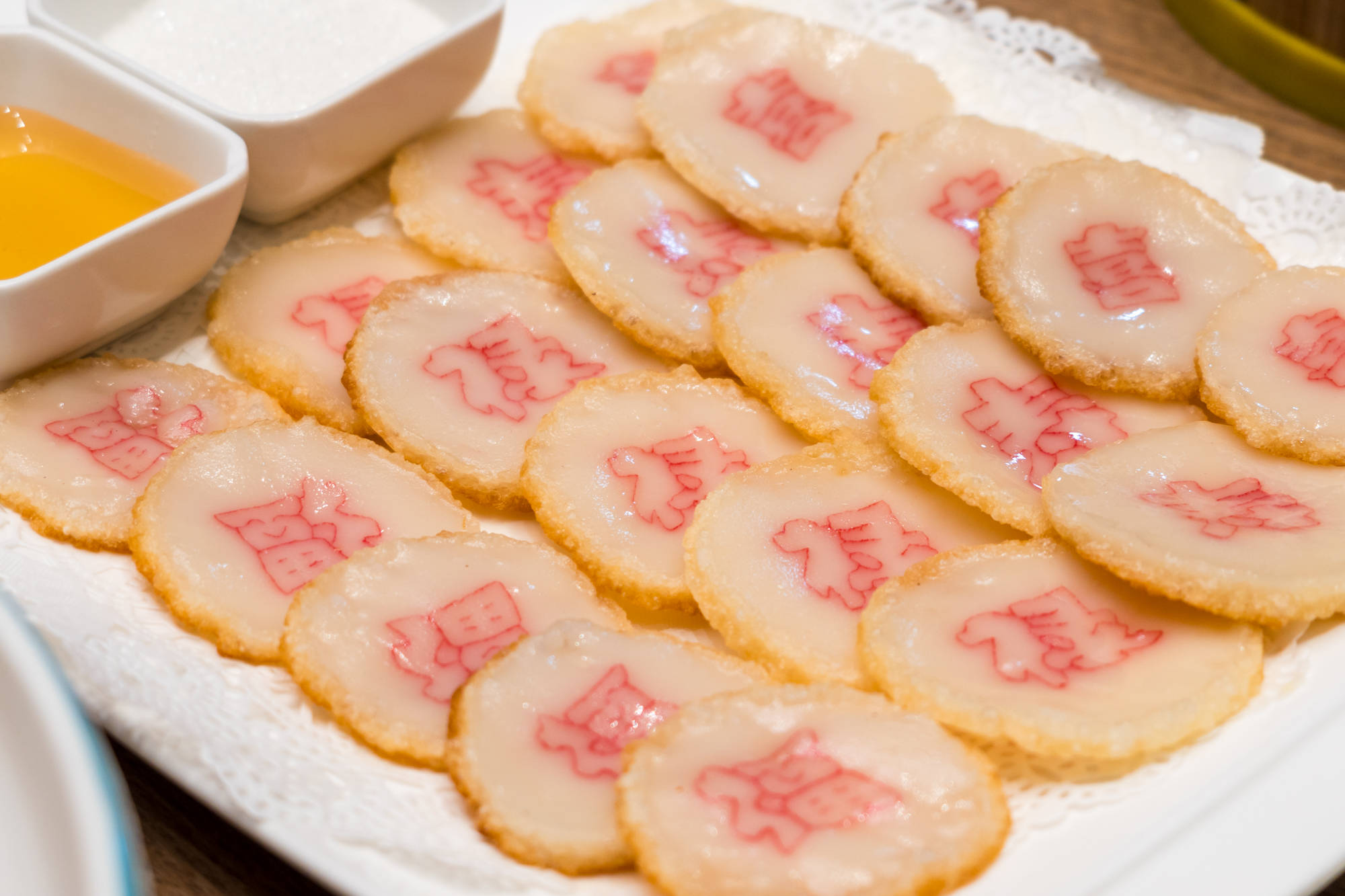 花甜粑吃法多样,蒸,煮,烤,炸均可,各种吃法有各自的风味和情趣,最通常