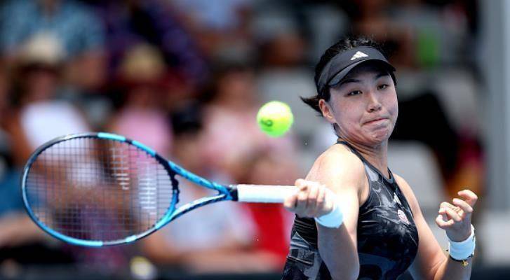 第8局王欣瑜在盘末挽救2分发球,第9局王曦雨成功发球拿下胜盘.