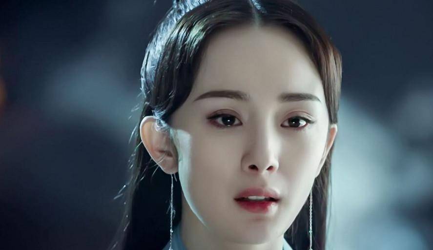 2020年跨年晚会,杨幂和腾格尔合作《野狼disco》,为了活跃气氛,杨幂卖