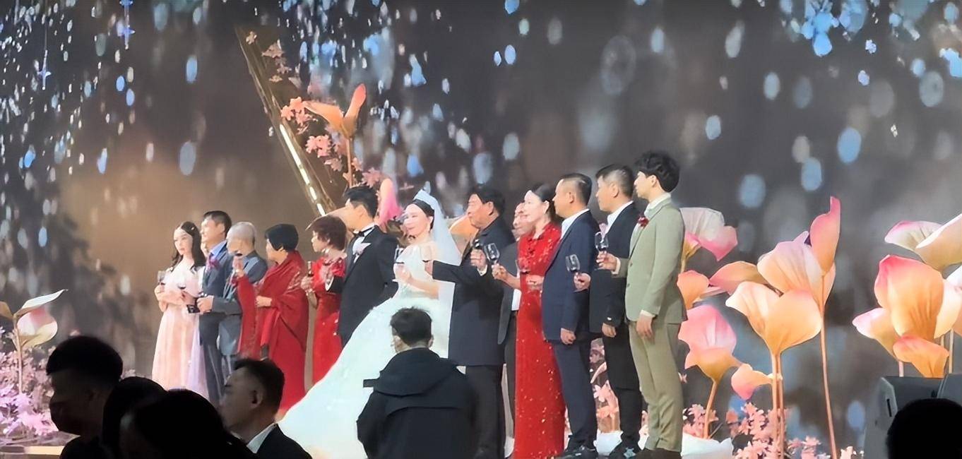 豪山特步商业联姻!千万婚礼曝光喝茅台吃帝王蟹,喜公公捐两千万