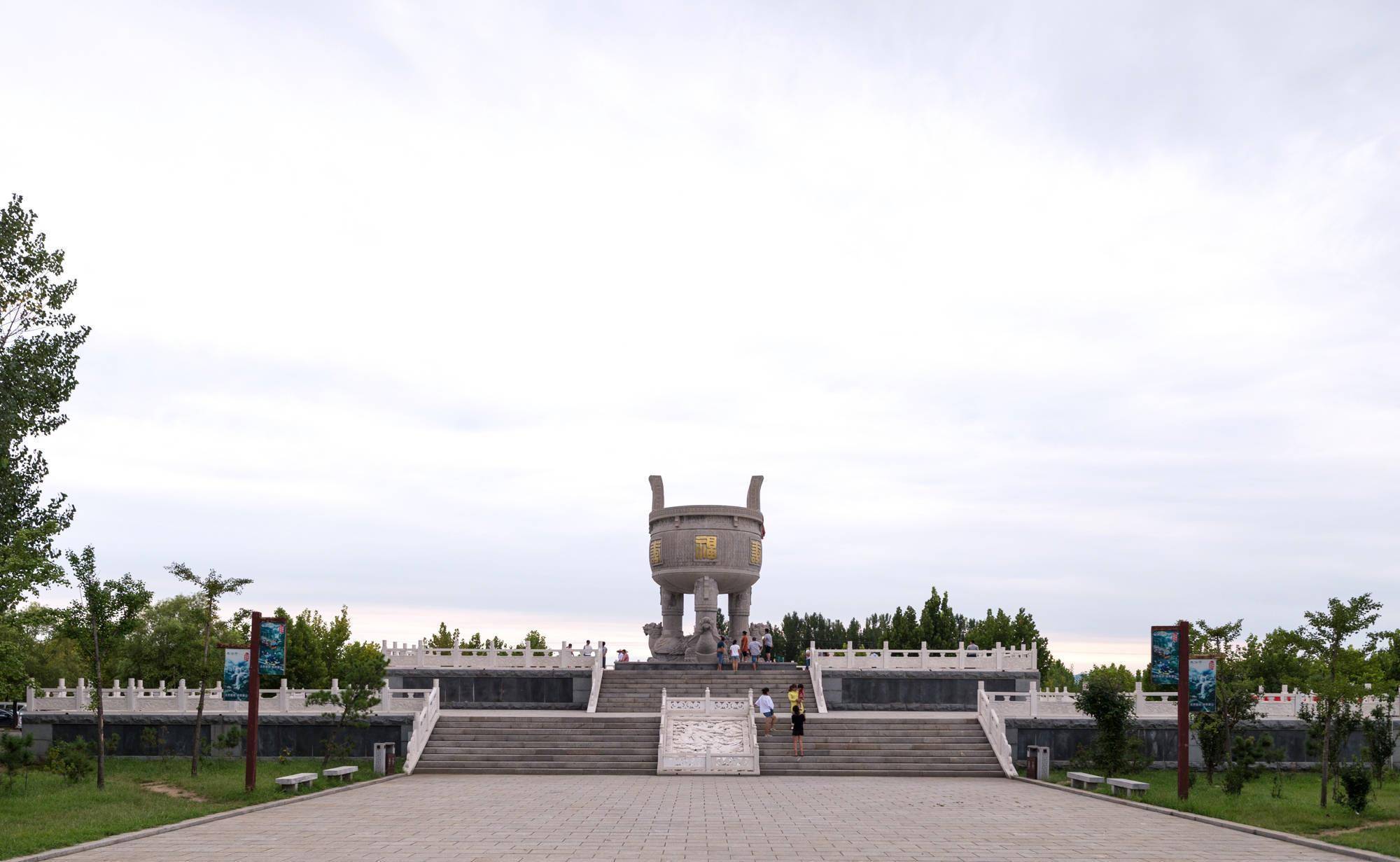 山东临沂最大的千年道观,藏在蒙山山脚下,坐拥一座600多吨大鼎_万寿宫