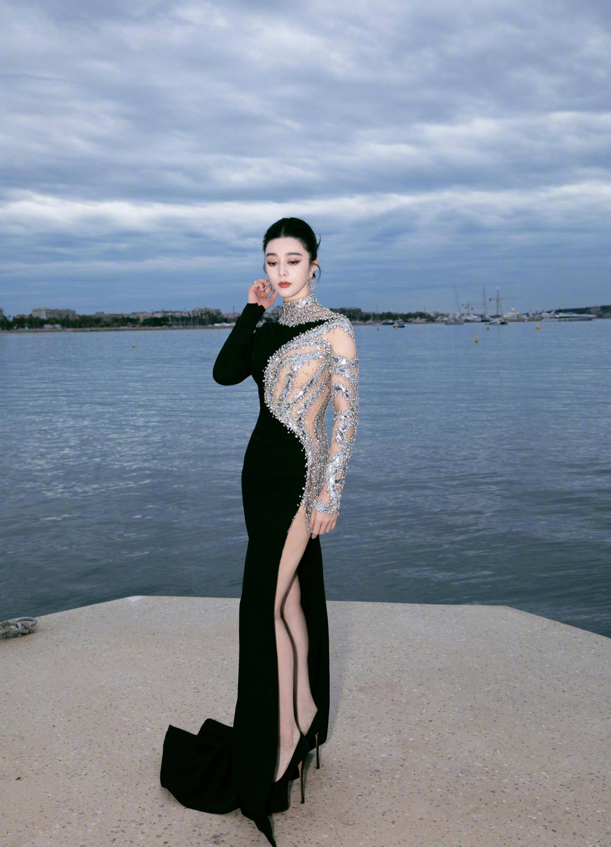 戛纳电影节:范冰冰出席中法电影人招待会,豪放不羁_元素_风格_的设计