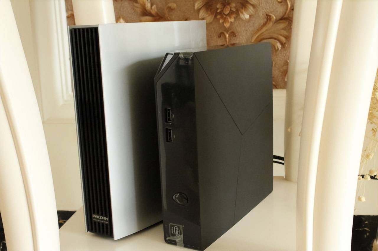 2kg的超小主机.它既然有i3-4130t版本,也有奔腾g3220t和i5-4590t版本.