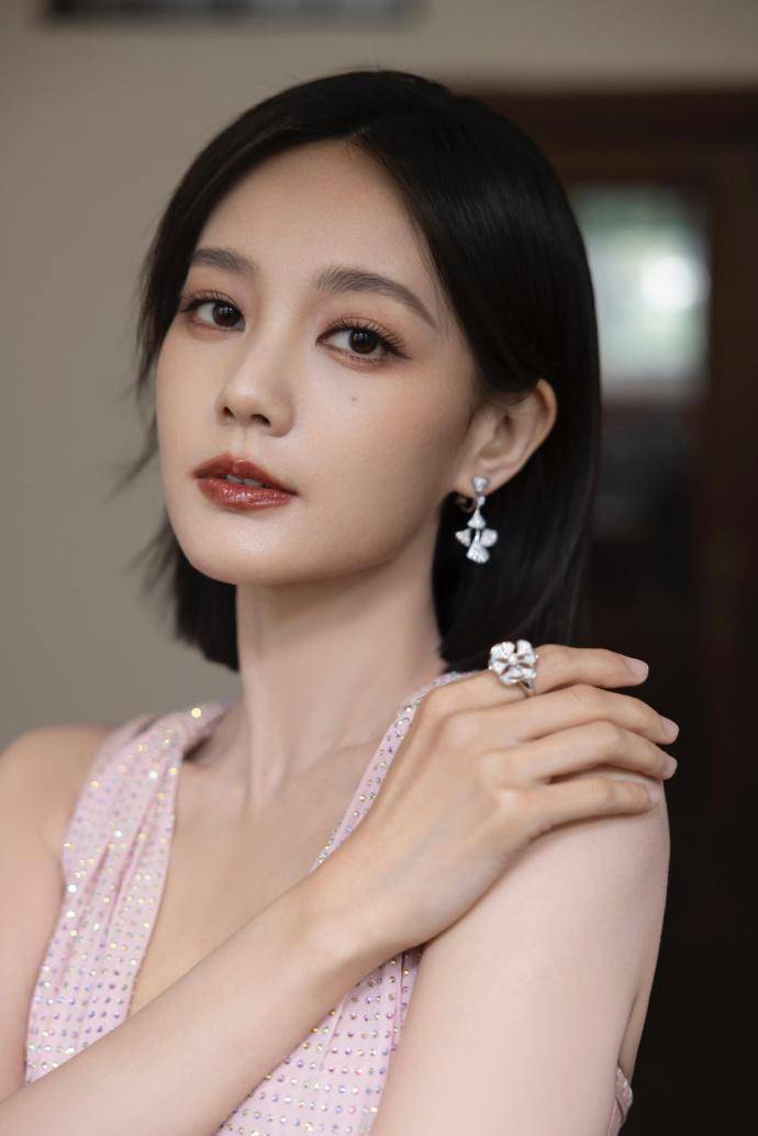gq造型:杨颖 宋茜 李沁 陈都灵 杨幂 张艺兴 白鹿 李一桐 李现 王阳
