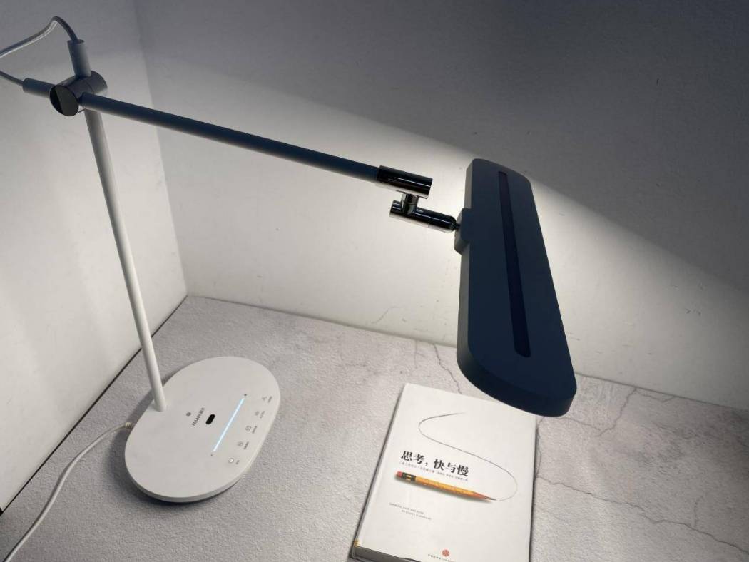 led台灯哪些牌子性价比高?那些性价比高的LED护眼台灯推荐