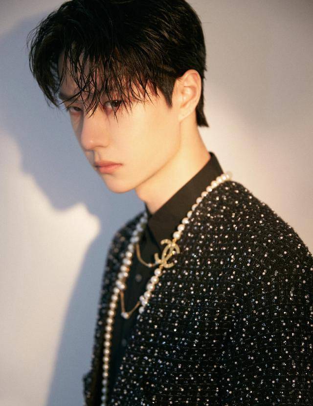 央视频一则关于王一博的博文,直戳摩托姐姐们的心扉,引人围观_深情