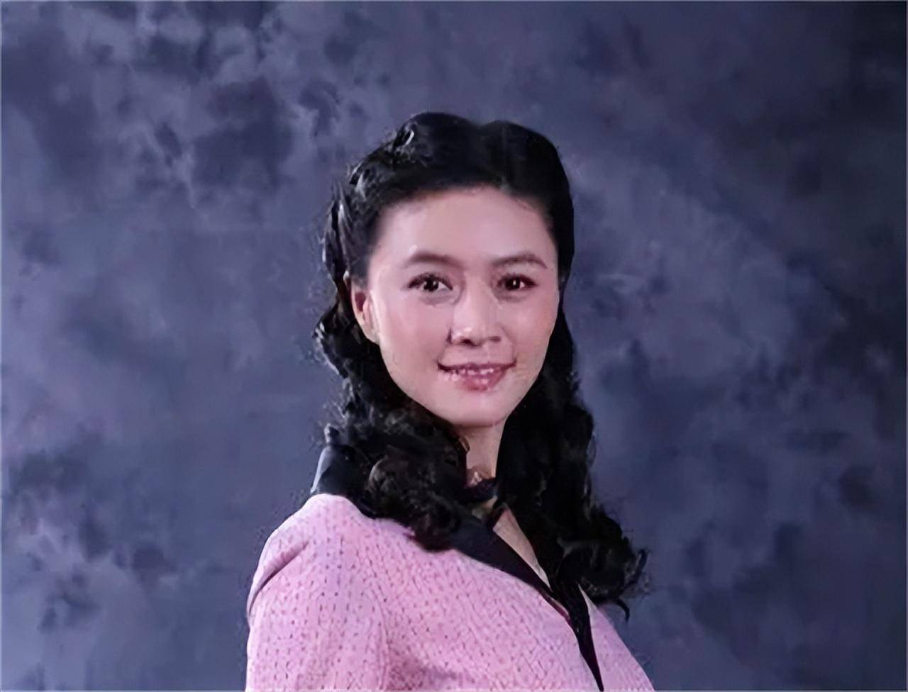 田海蓉,她是一个单亲妈妈,她身材这么的时尚,让女人也非常羡慕_表演