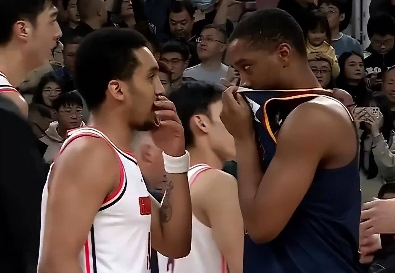 广东宏远惨败山西,胡明轩惨败,沃特斯拿下33分_杜锋_徐杰_篮板