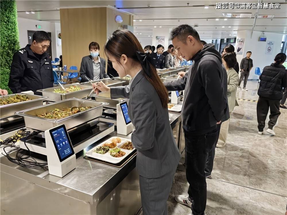 智慧食堂實現精準營養搭配,告別傳統食堂的單一菜品選擇_個性化_報告