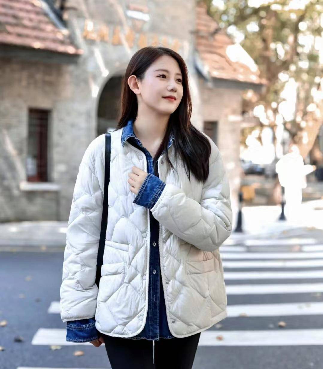 牛仔衬衫是百搭王!冬天穿大衣,羽绒服作为内搭,层次分明又优越