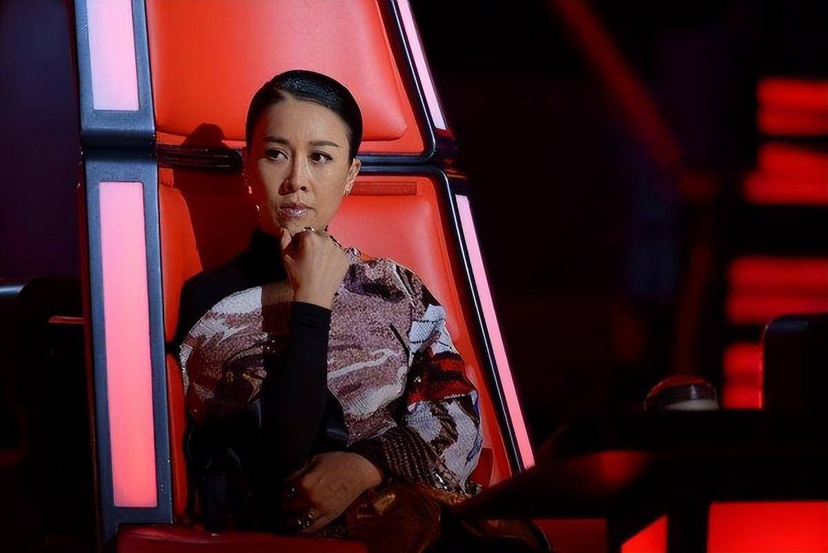 除了周深,还有张玮,被那英淘汰的人都大火,冠军梁博却查无此人,那英