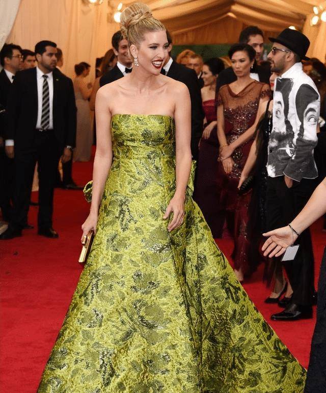 丈夫癌症复发,一向强势的伊万卡在街头大哭_库什纳_库什那_伊万娜