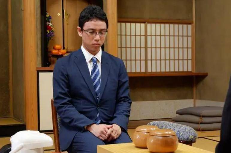 5日赛事 柯洁李轩豪胜 芝野虎丸胜一力辽 姜东润惨败 申真谞大胜_局面