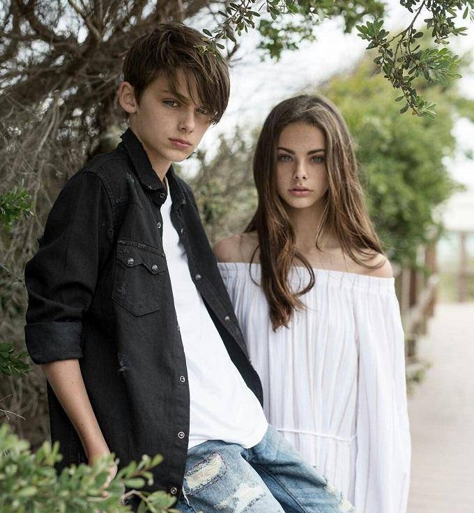 12岁被誉为世界第一美少年,一双蓝宝石电眼迷疯全网,交华裔女友_米勒