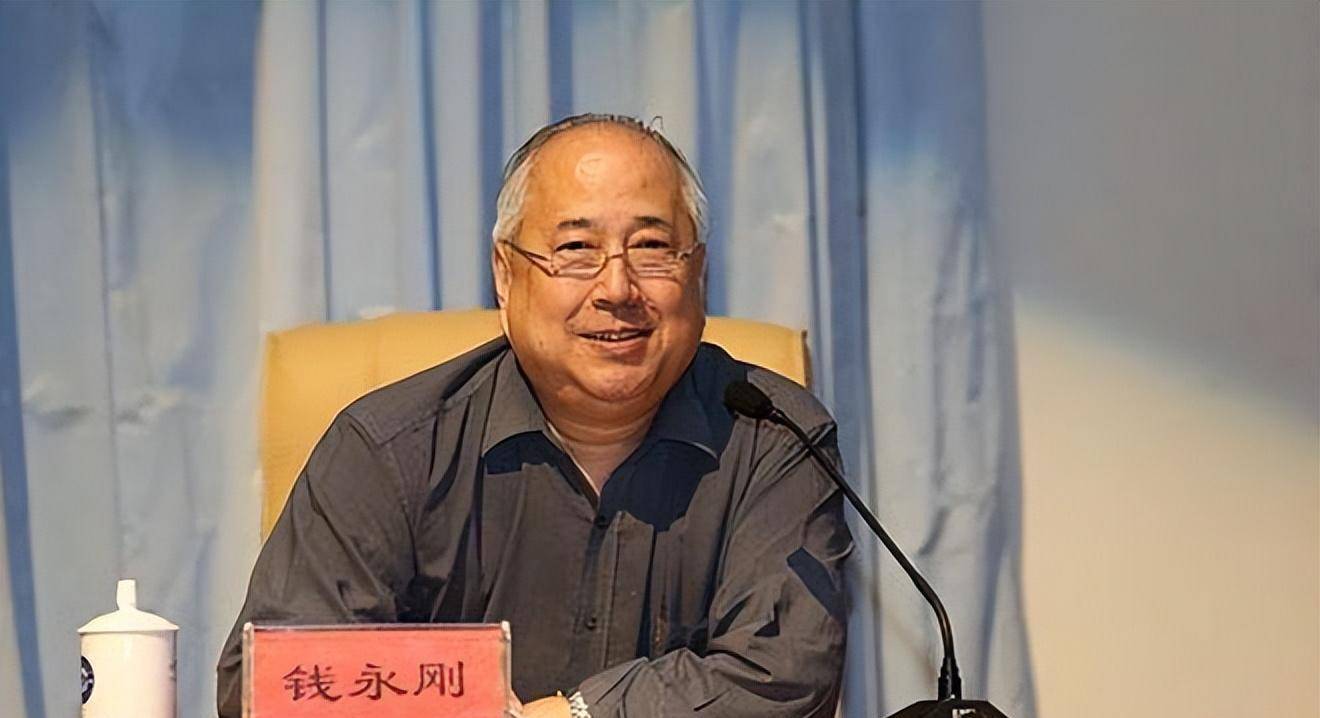 其实,作为钱学森的儿子,钱永刚注定这一生都要活在钱学森的光环之下