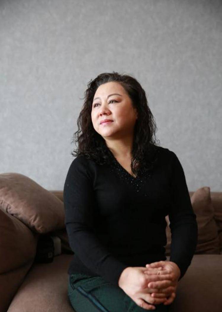 2001年,王伟以身殉国,妻子21年不改嫁,如今儿子成为海军军官_阮国琴