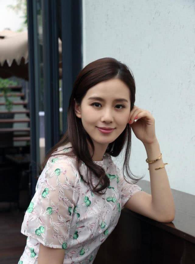 频繁更博沉迷于工作,近况状态力压赵丽颖_孩子_媒体_妈妈