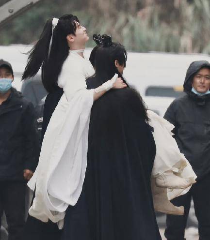 广电总局出重拳堵漏,《吉星高照》直接撞枪口,龚俊成最后幸运儿_手段